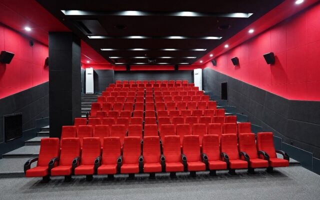 سینما پردیس و سینما نگین؛ برنامه دو سینمای شیراز را در پردیس‌تیکت ببینید